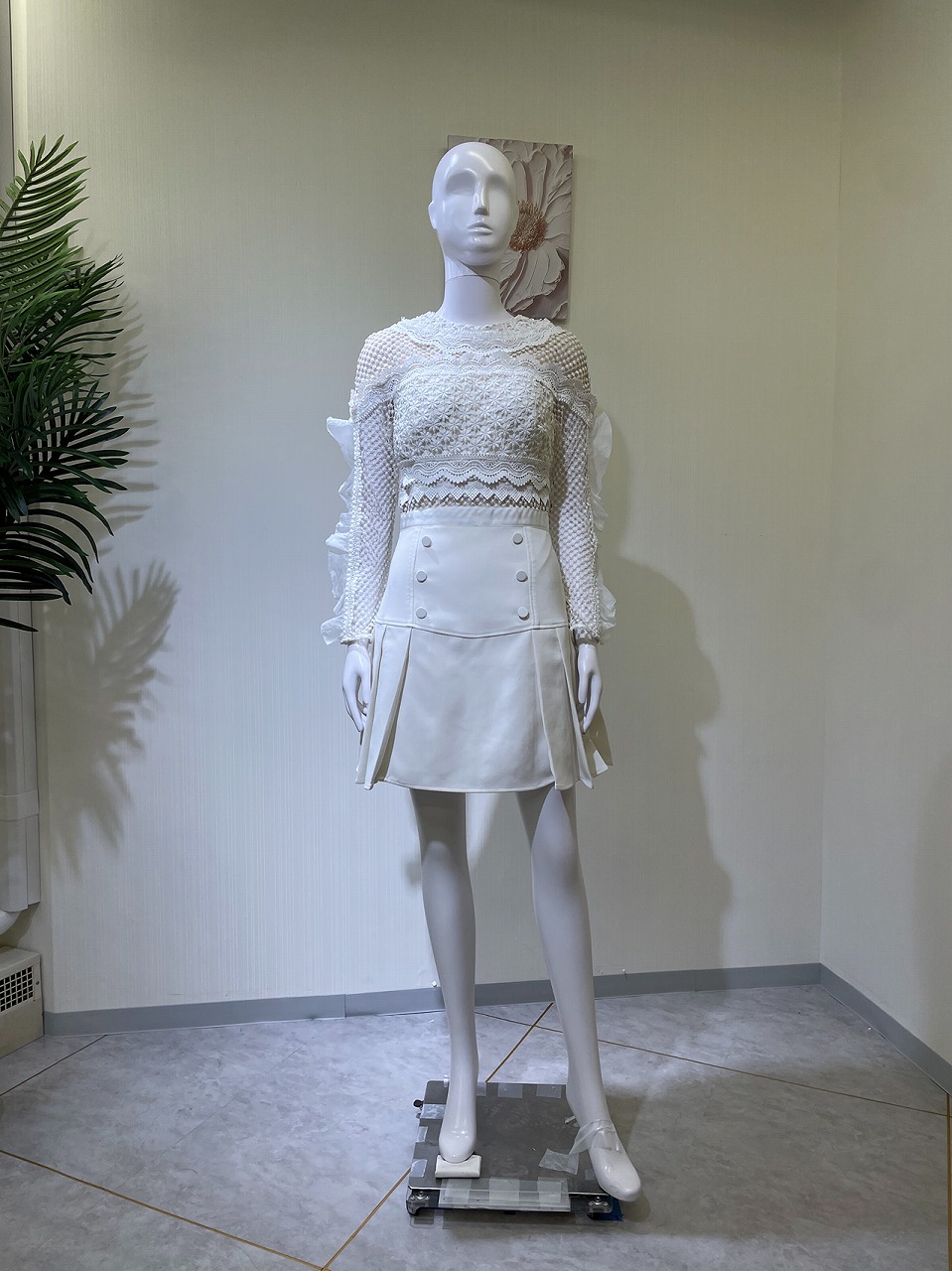 【レンタルドレス 5058】ケミカルレース切替フリル付きスリーブボックスプリーツセミフレアミニドレス ホワイト【Self-Portrait】